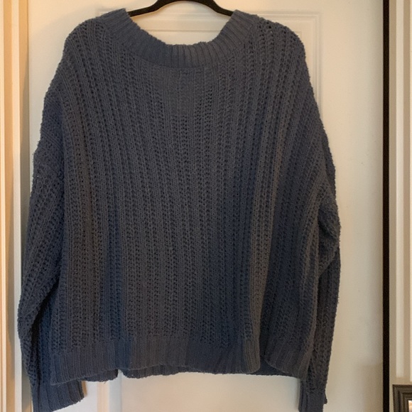 V-Neck cable knit sweater. - Picture 2 of 2